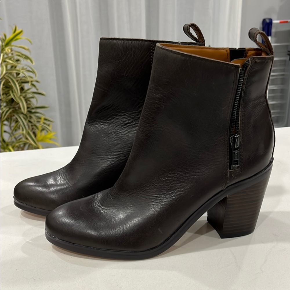 Elegant Dark Brown Ankle Boots